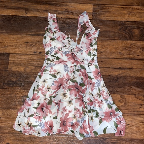 Fashion Nova Dresses & Skirts - FASHION NOVA / MINI BRUNCH DRESS / LARGE